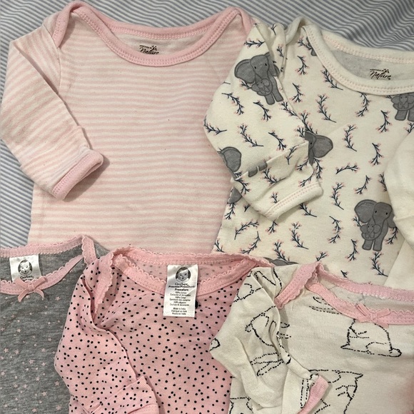 Bundle lot of 7 PREEMIE baby girl gowns Touched by Nature Organic Cotton &Gerber - Picture 5 of 6